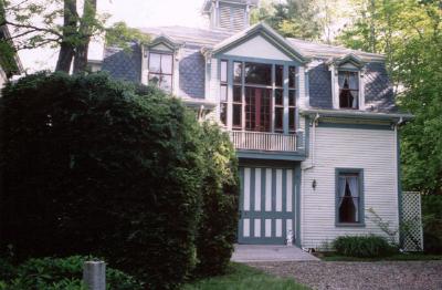 Victorian "Painted Lady" - Carriage House Inn, Searsport, Maine