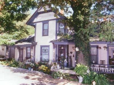 11 Singleton House Bed & Breakfast - 27th Season!, Eureka Springs, Arkansas, Romantic