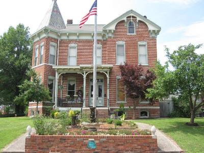 Summers Riverview Mansion Bed and Breakfast, Metropolis, Illinois, Romantic