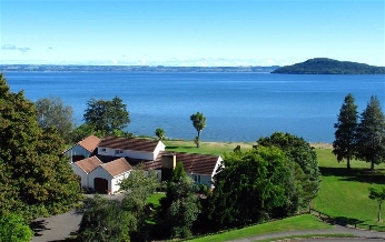 The Lake House is on the shore of Lake Rotorua