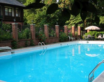 Outdoor swimming pool for B&B guests