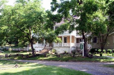 A Peaceful 18th C. Getaway with 21st C. Amenities, Hedgesville, West Virginia, Romantic